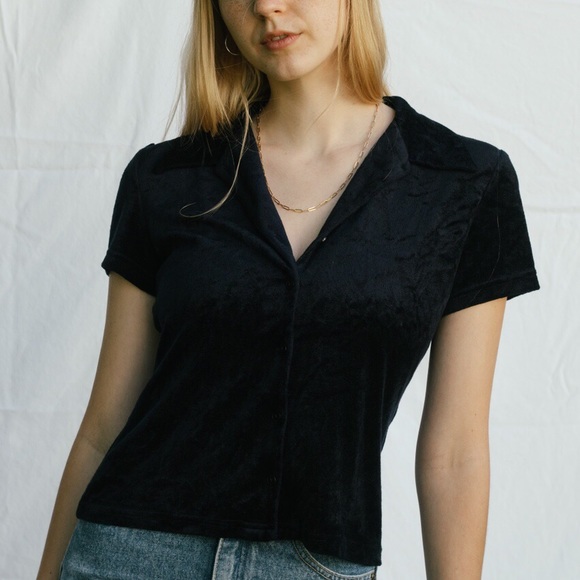 Adorable 90’s Velvet Short Blouse - Picture 3 of 4